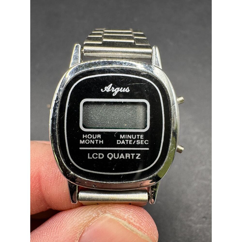 Vintage Argus LCD QUARTZ DIGITAL Men’s WATCH Made in Hong Kong Untested 26MM